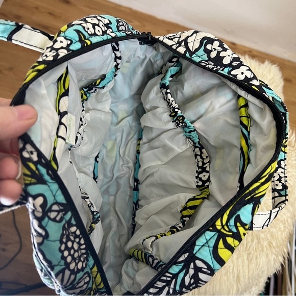 VERA BRADLEY Travel Make Up Bag with Floral Print. - Picture 3 of 5